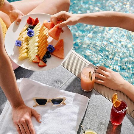 Sheraton Melbourne Hotel Eksteriør bilde Poolside service