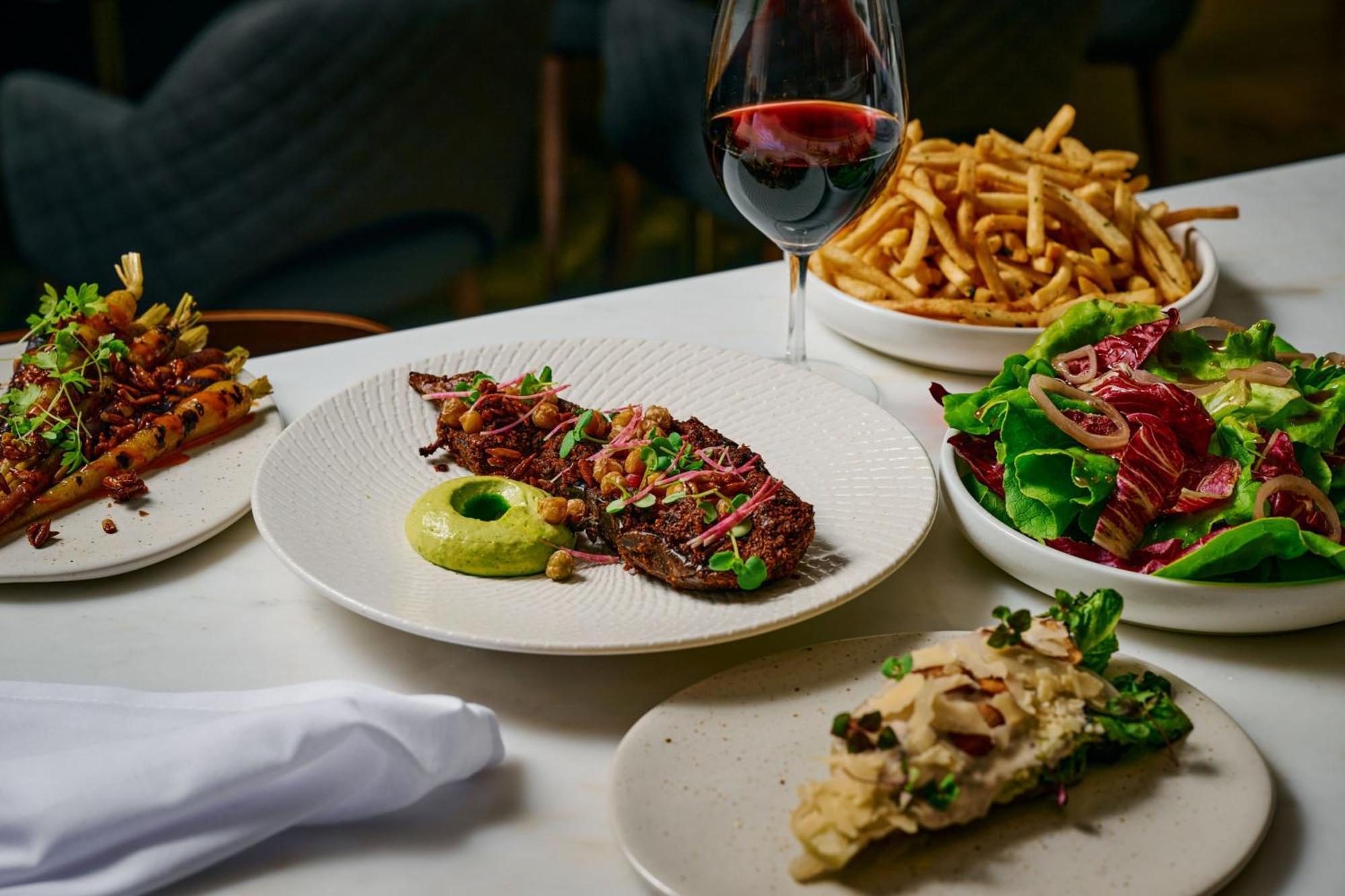 Sheraton Melbourne Hotel Eksteriør bilde A selection of dishes at the restaurant