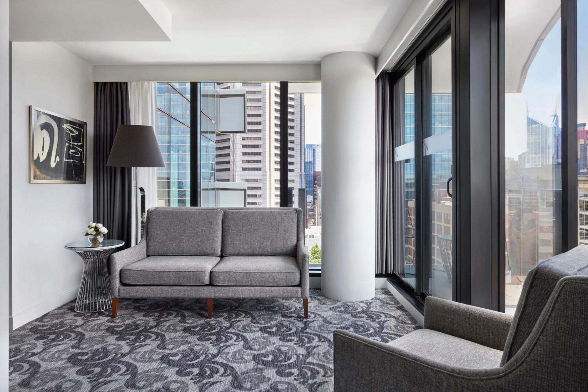 Sheraton Melbourne Hotel Eksteriør bilde A living room in a typical apartment
